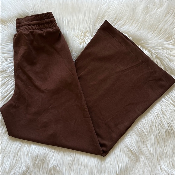 Zenana Scuba Drawstring Brown Wide-Leg Pants
Boutique 
NWT - Picture 3 of 7